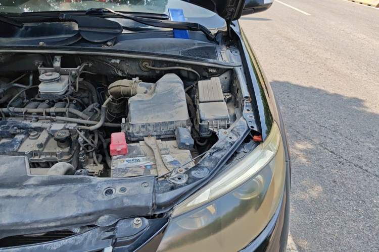 Used BYD S6 2014 2.0L Manual Luxury 5-Seater Engine Bay Left