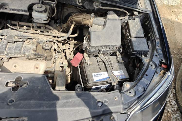 Used BYD S6 2014 2.0L Manual Luxury 5-Seater Engine Bay Left
