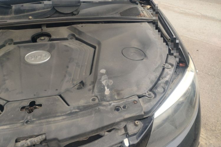 Used BYD S6 2014 2.0L Manual Luxury 5-Seater Engine Bay Left