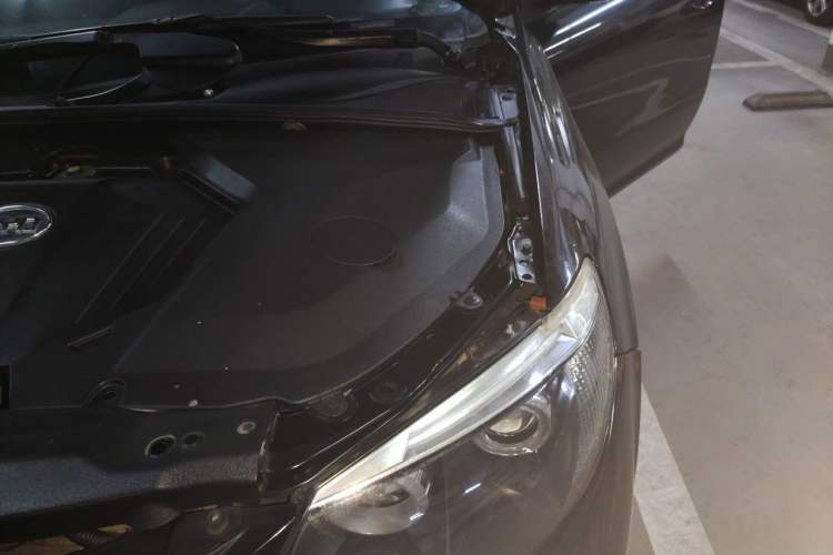 Used BYD S6 2014 2.0L Manual Luxury 7-Seater Engine Bay Left