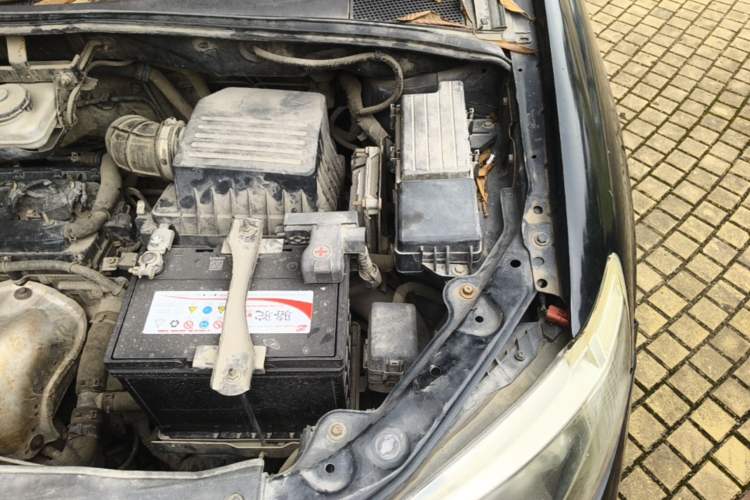 Used BYD S6 2014 2.4L Automatic Prestige 5-Seater Engine Bay Left