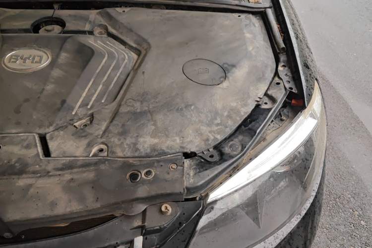 Used BYD S6 2014 2.0L Manual Luxury 5-Seater Engine Bay Left