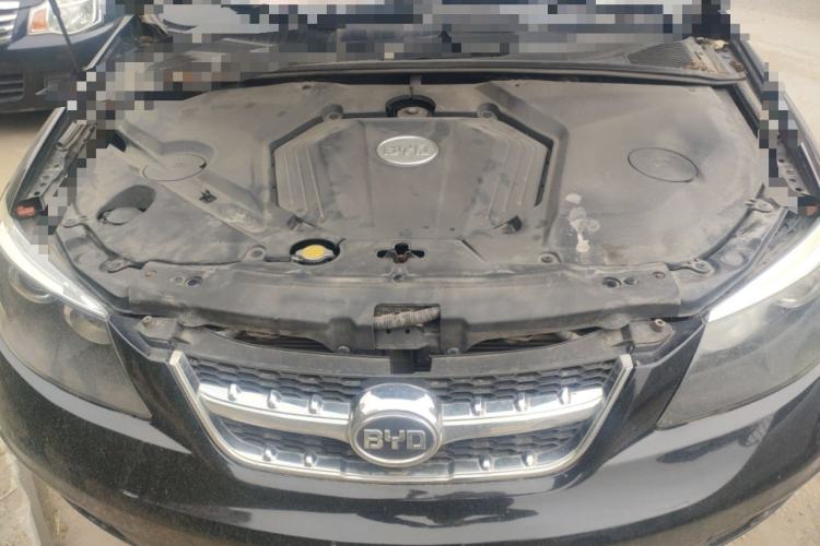 Used BYD S6 2014 2.0L Manual Luxury 5-Seater Engine Bay