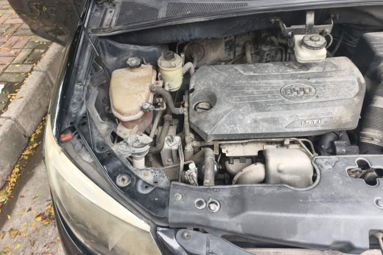 Used BYD S6 2014 1.5TI Manual Luxury 5-Seater Engine Bay Right