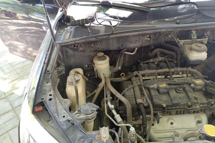 Used BYD S6 2014 2.0L Manual Luxury 5-Seater Engine Bay Right