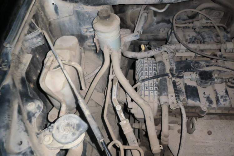 Used BYD S6 2014 2.0L Manual Luxury 5-Seater Engine Bay Right