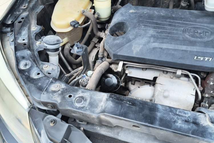 Used BYD S6 2014 1.5TI Manual Luxury 7-Seater Engine Bay Right