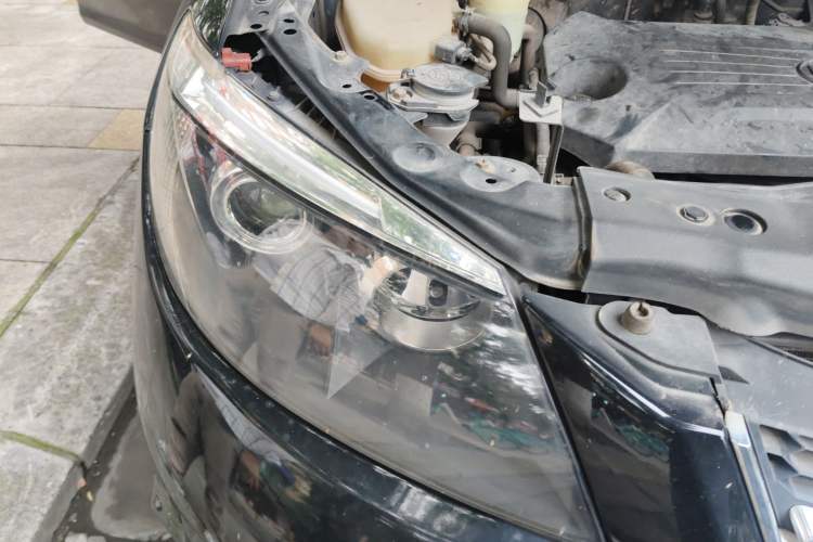 Used BYD S6 2014 1.5TI Manual Luxury 5-Seater Engine Bay Right