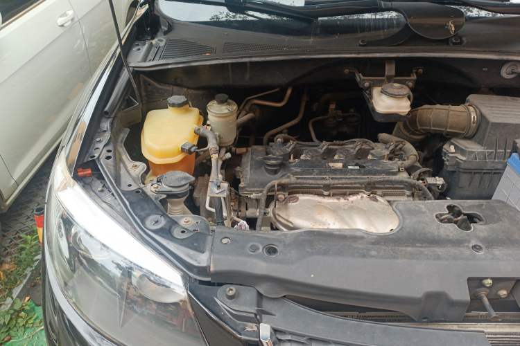 Used BYD S6 2014 2.4L Automatic Prestige 5-Seater Engine Bay Right