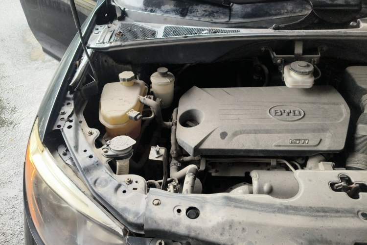 Used BYD S6 2014 1.5TI Manual Luxury 5-Seater Engine Bay Right