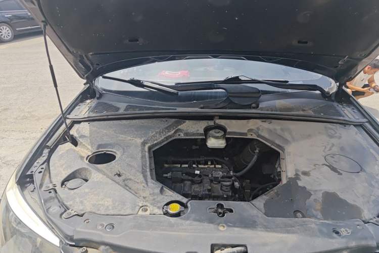 Used BYD S6 2014 2.0L Manual Luxury 5-Seater Engine Bay Right
