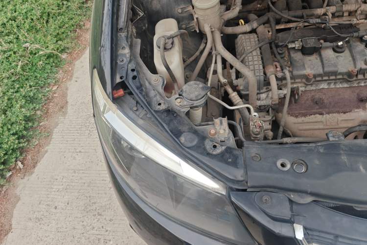 Used BYD S6 2014 2.0L Manual Elite Version 5 Seats Engine Bay Right