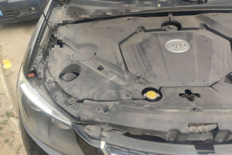 Used BYD S6 2014 2.0L Manual Luxury 5-Seater Engine Bay Right