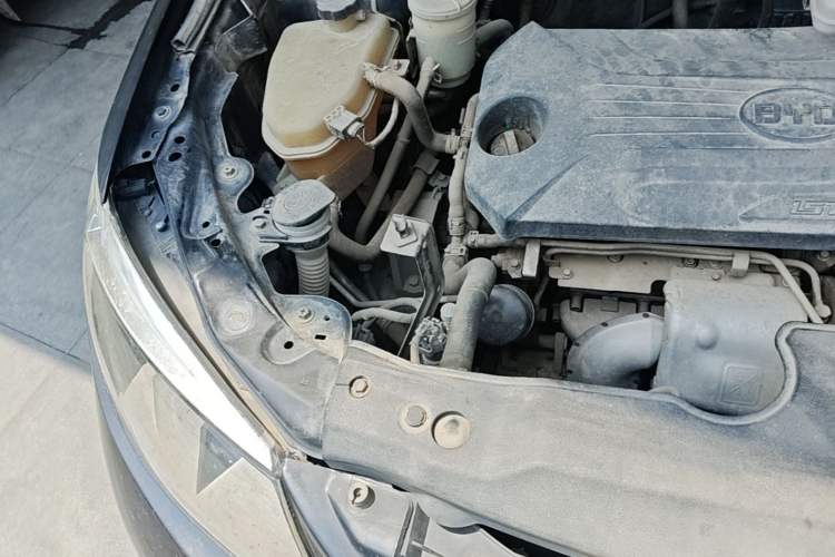 Used BYD S6 2014 1.5TI Manual Luxury 5-Seater Engine Bay Right