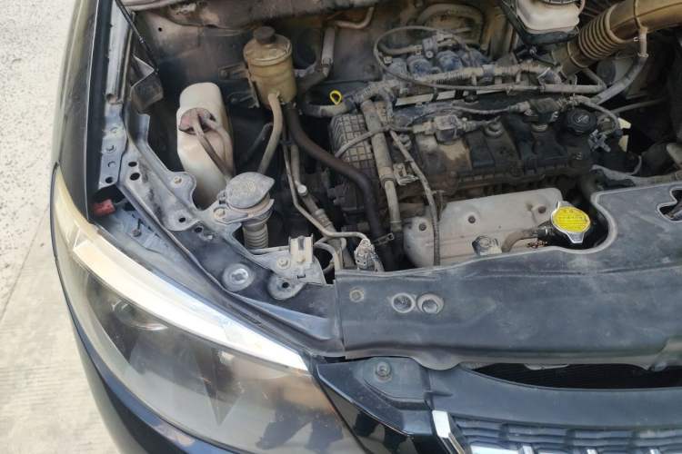 Used BYD S6 2014 2.0L Manual Luxury 5-Seater Engine Bay Right
