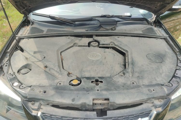 Used BYD S6 2014 2.0L Manual Luxury 5-Seater Engine Bay