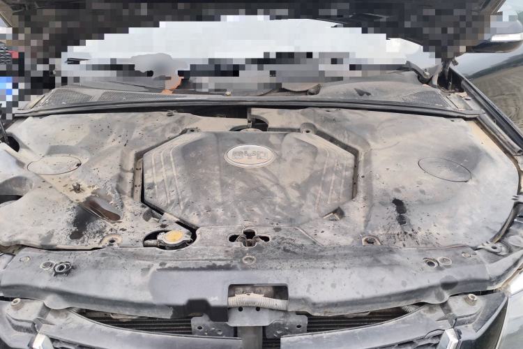 Used BYD S6 2014 2.0L Manual Luxury 5-Seater Engine Bay