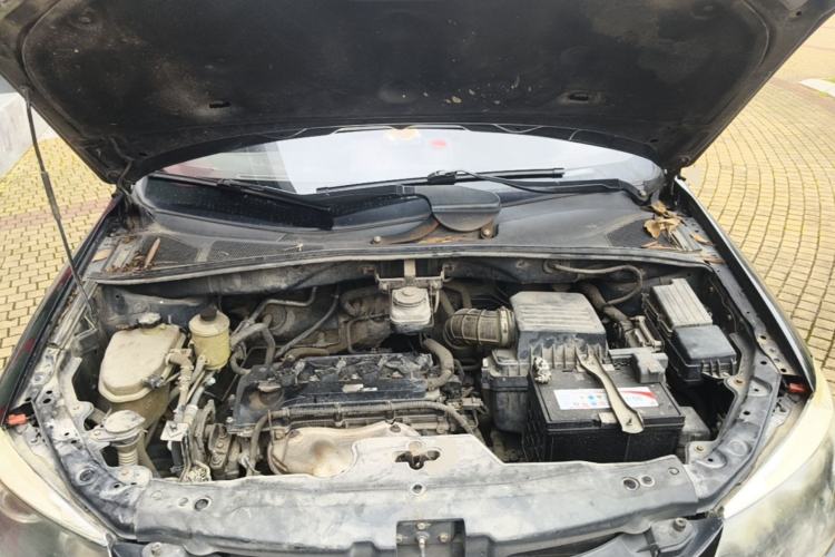 Used BYD S6 2014 2.4L Automatic Prestige 5-Seater Engine Bay