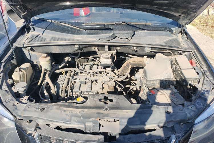 Used BYD S6 2014 2.0L Manual Luxury 5-Seater Engine Bay