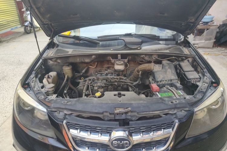 Used BYD S6 2014 2.0L Manual Luxury 5-Seater Engine Bay