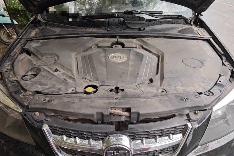 Used BYD S6 2014 2.0L Manual Luxury 5-Seater Engine Bay