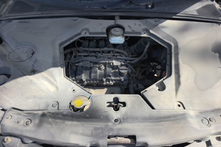 Used BYD S6 2014 2.0L Manual Luxury 5-Seater Engine Bay