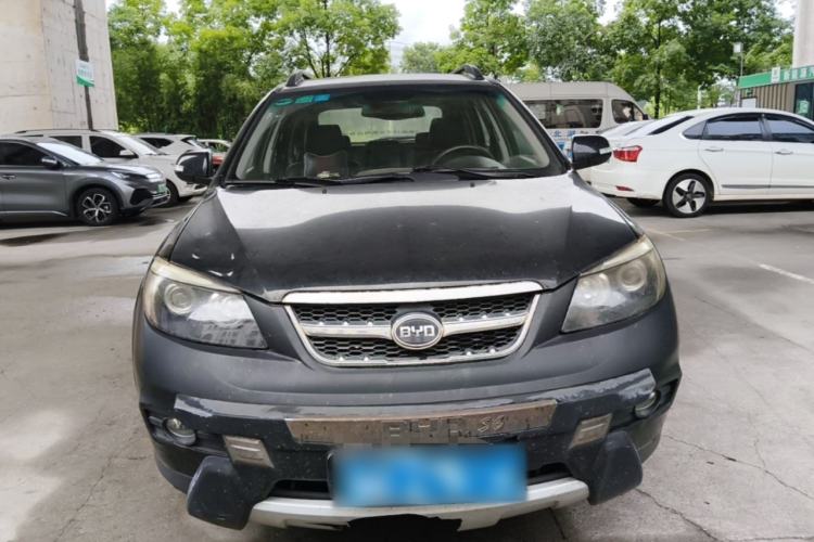 Used BYD S6 2014 2.0L Manual Luxury 5-Seater Front