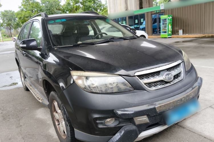 Used BYD S6 2014 2.0L Manual Luxury 5-Seater Front Right 45 Deg