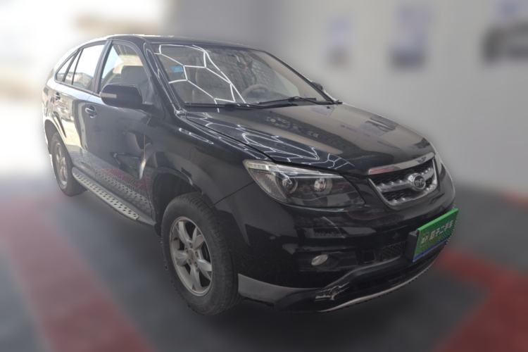 Used BYD S6 2014 2.0L Manual Luxury 5-Seater Front Right 45 Deg