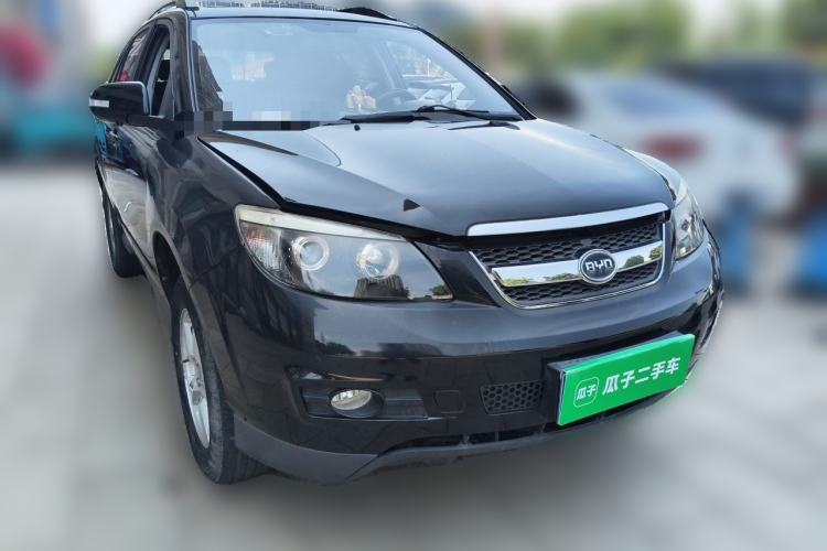 Used BYD S6 2014 1.5TI Manual Luxury 7-Seater Front Right 45 Deg