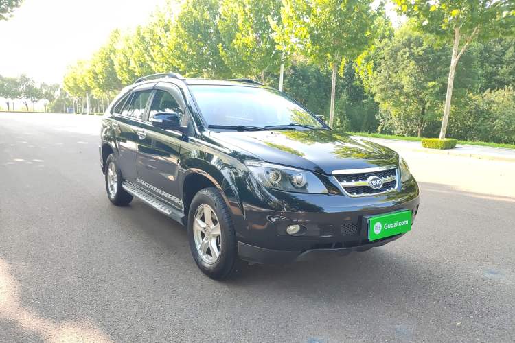 Used BYD S6 2014 2.4L Automatic Prestige 5-Seater Front Right 45 Deg