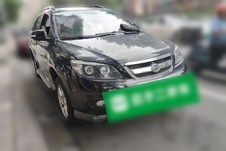 Used BYD S6 2014 1.5TI Manual Luxury 5-Seater Front Right 45 Deg