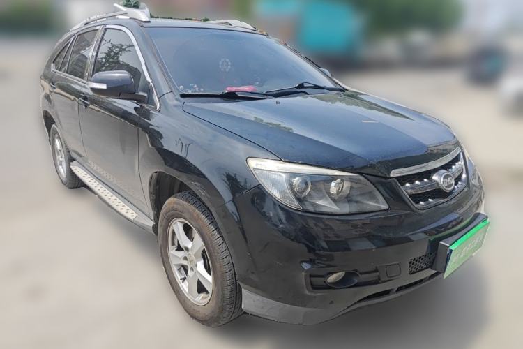 Used BYD S6 2014 2.0L Manual Luxury 5-Seater Front Right 45 Deg