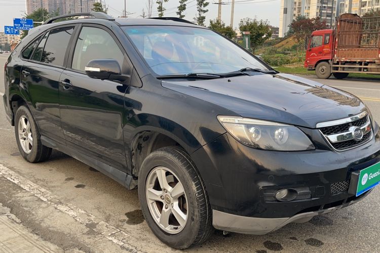 Used BYD S6 2014 1.5TI Manual Luxury 7-Seater Front Right 45 Deg