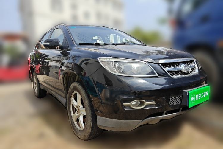 Used BYD S6 2014 2.0L Manual Luxury 5-Seater Front Right 45 Deg