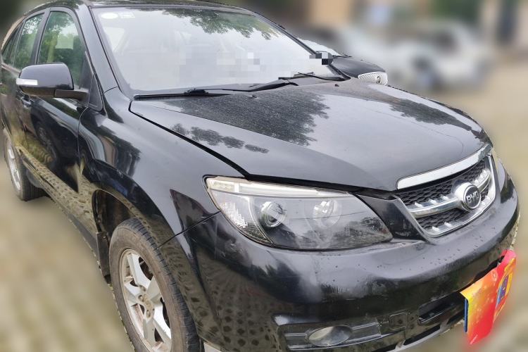 Used BYD S6 2014 2.0L Manual Luxury 5-Seater Front Right 45 Deg
