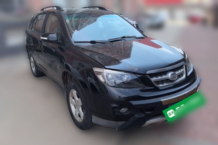 Used BYD S6 2014 2.0L Manual Luxury 5-Seater Front Right 45 Deg