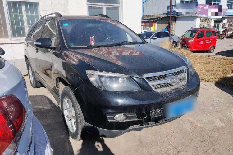 Used BYD S6 2014 2.0L Manual Luxury 5-Seater Front Right 45 Deg