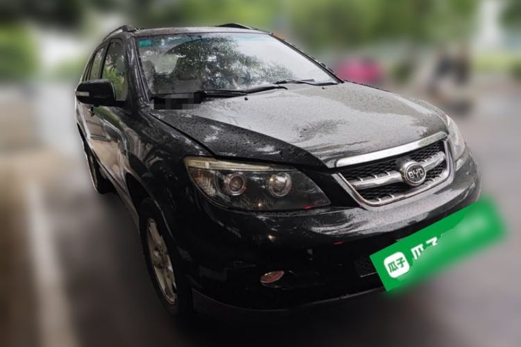 Used BYD S6 2014 2.0L Manual Luxury 5-Seater Front Right 45 Deg