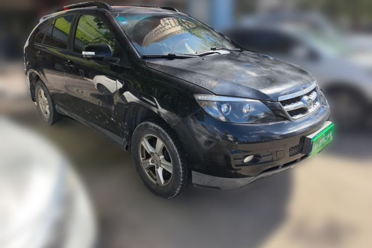 Used BYD S6 2014 2.0L Manual Luxury 5-Seater Front Right 45 Deg