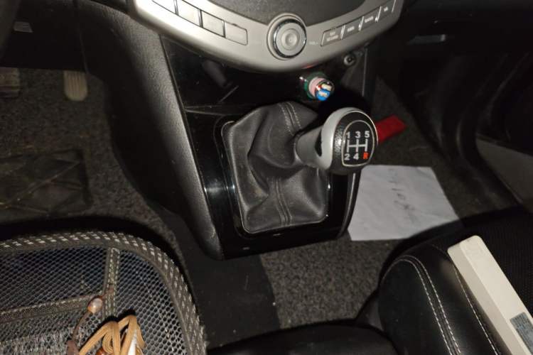 Used BYD S6 2014 2.0L Manual Elite Version 5 Seats Gear Lever