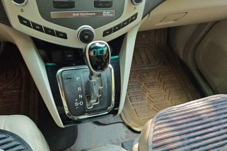 Used BYD S6 2014 2.4L Automatic Flagship 5-Seater Gear Lever