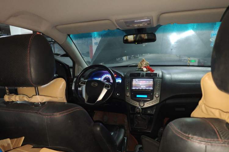 Used BYD S6 2014 2.0L Manual Luxury 5-Seater Headliner