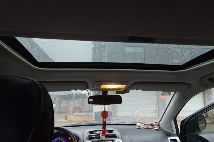 Used BYD S6 2014 1.5TI Manual Luxury 7-Seater Headliner