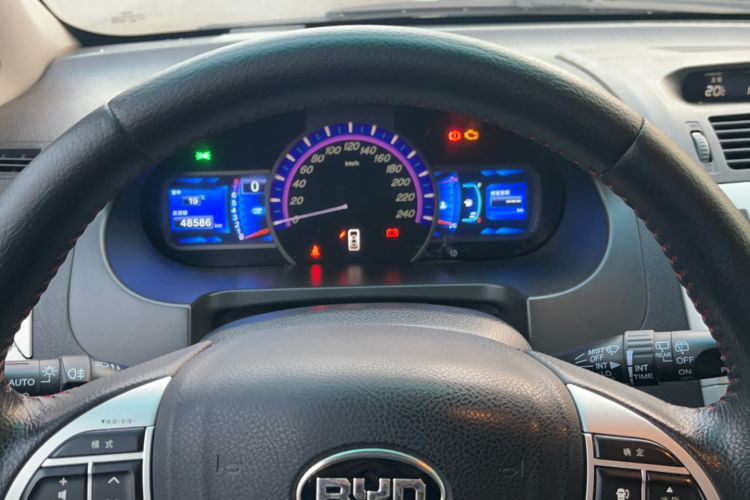 Used BYD S6 2014 1.5TI Manual Luxury 7-Seater Instrument Cluster