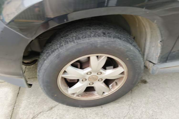 Used BYD S6 2014 2.0L Manual Luxury 5-Seater Left Front Wheel Hub