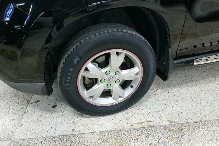 Used BYD S6 2014 2.0L Manual Luxury 5-Seater Left Front Wheel Hub