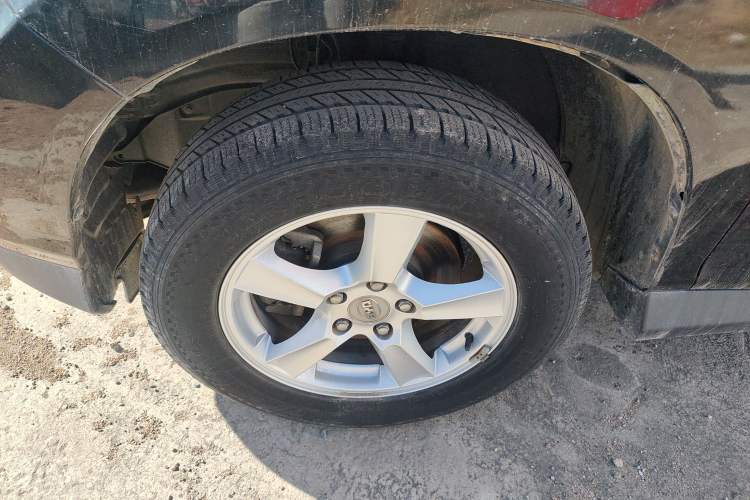 Used BYD S6 2014 2.0L Manual Luxury 5-Seater Left Front Wheel Hub