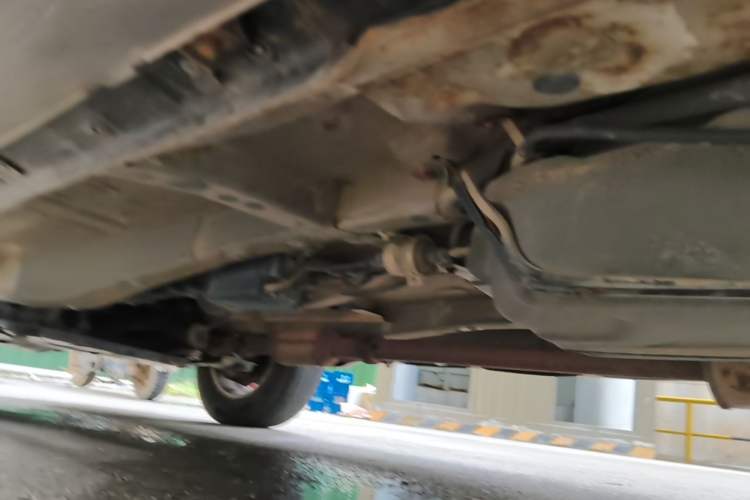 Used BYD S6 2014 2.0L Manual Luxury 5-Seater Left Side Sill