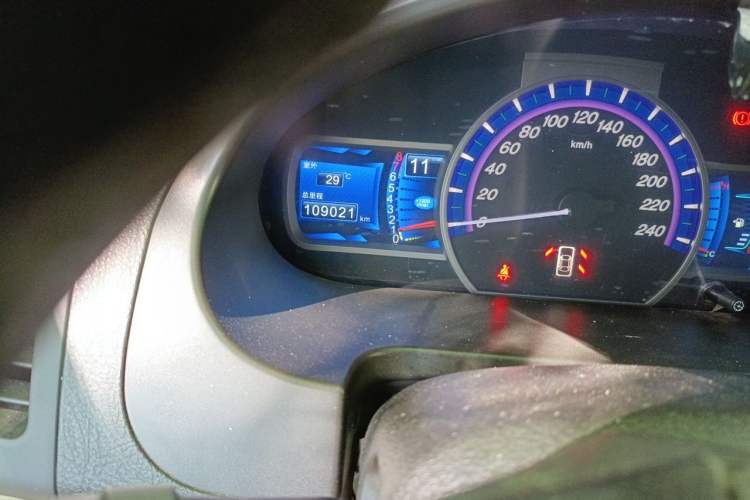 Used BYD S6 2014 2.0L Manual Luxury 5-Seater Odometer Close Up